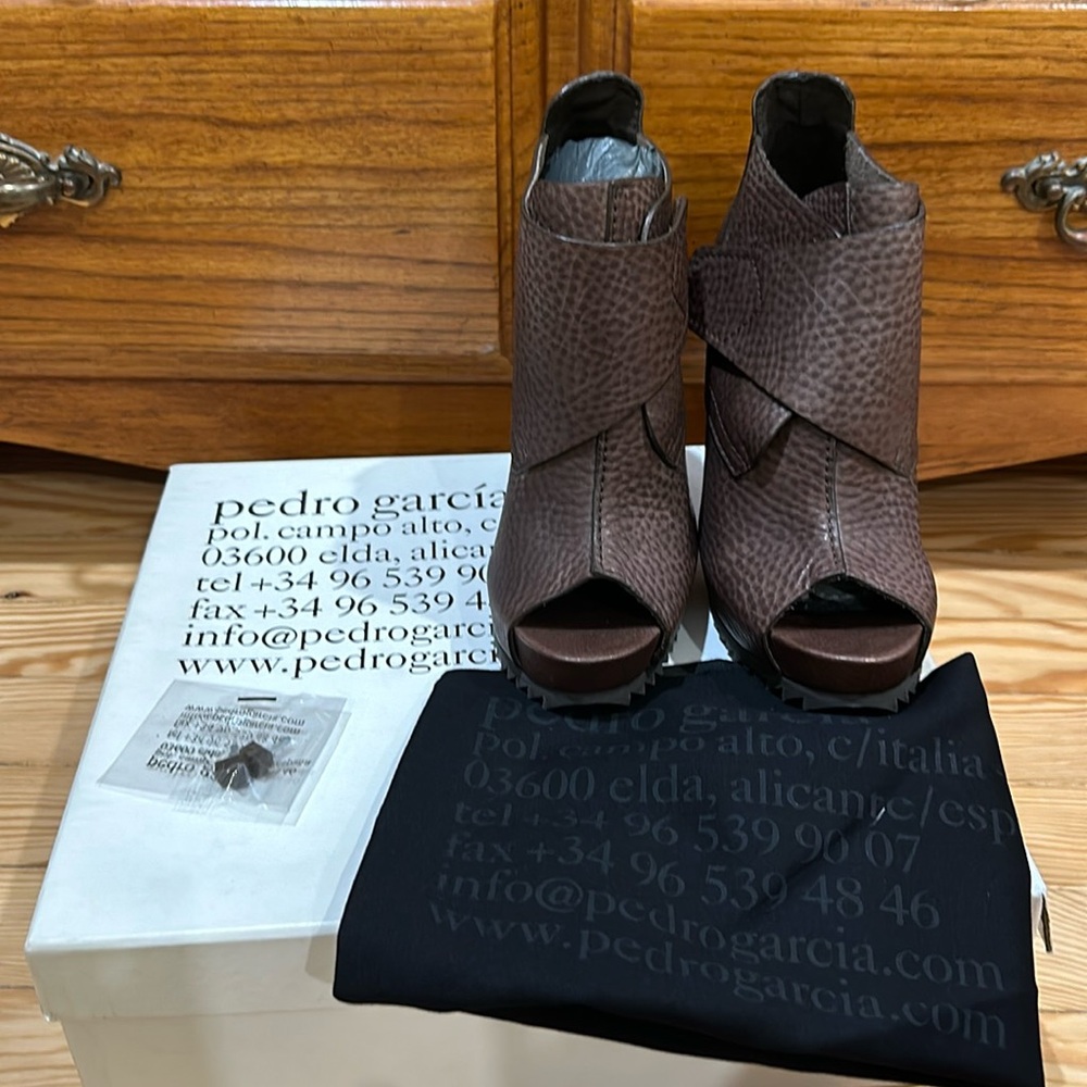 Pedro Garcia peep toe heels